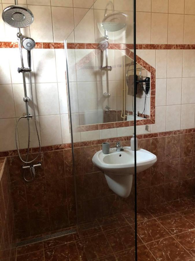 Adel Apartman Sárvár Exterior foto