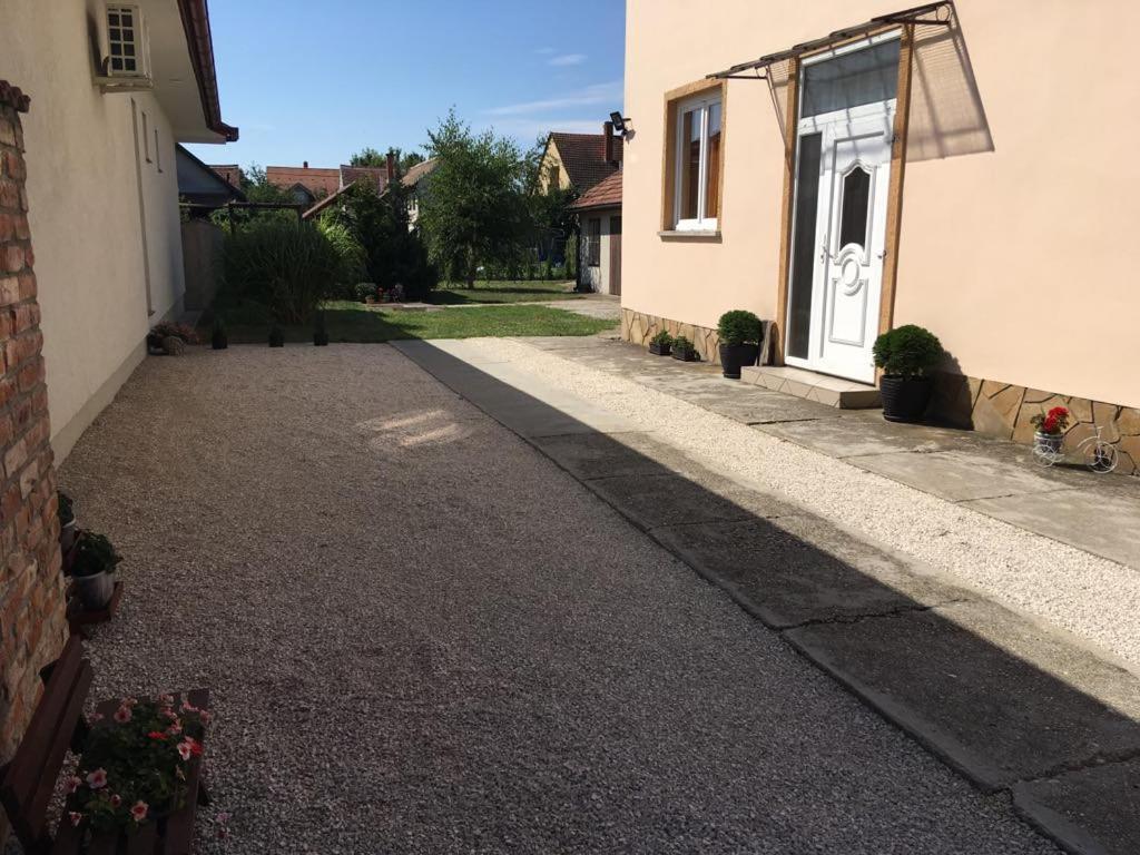 Adel Apartman Sárvár Exterior foto